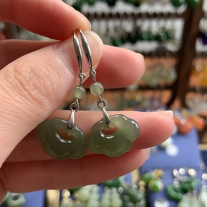 和田玉银S925镶嵌耳饰如意锁湖水绿