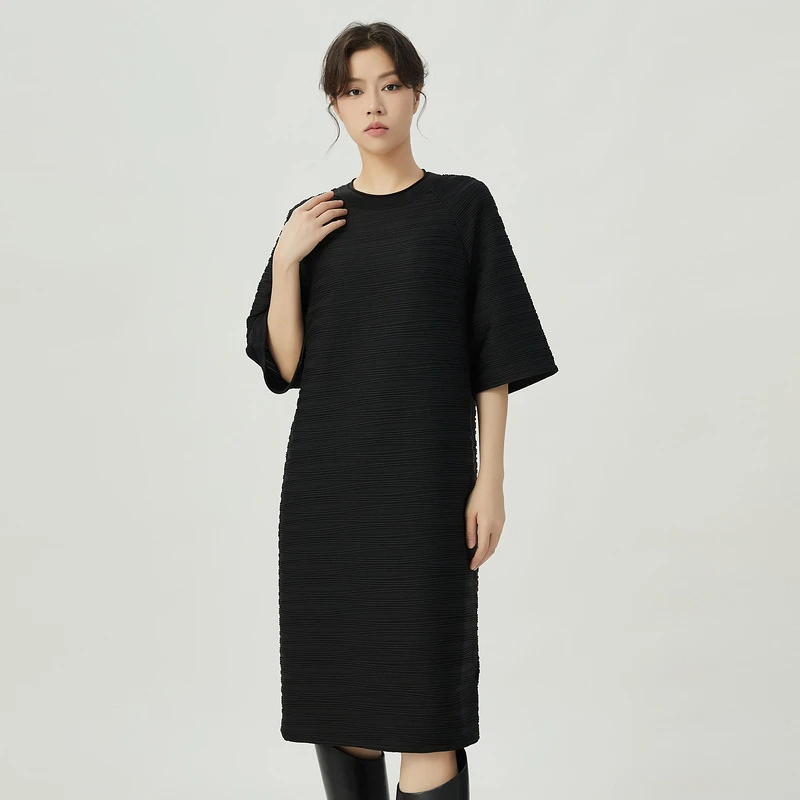 阿玛施AMASS新款女装休闲质感圆领宽松短袖纯色连衣中裙女5500520