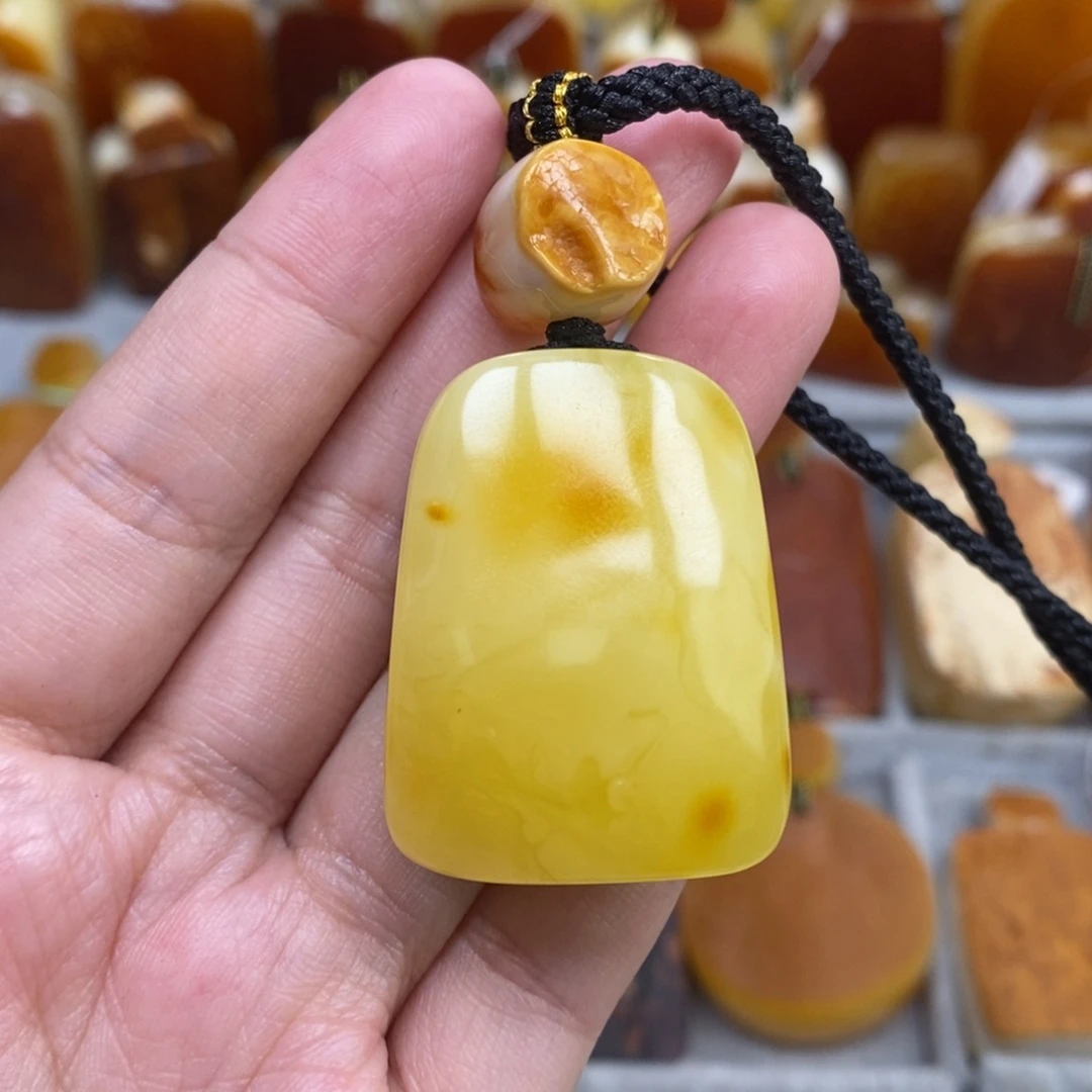 蜜蜡未镶嵌珠宝奇石