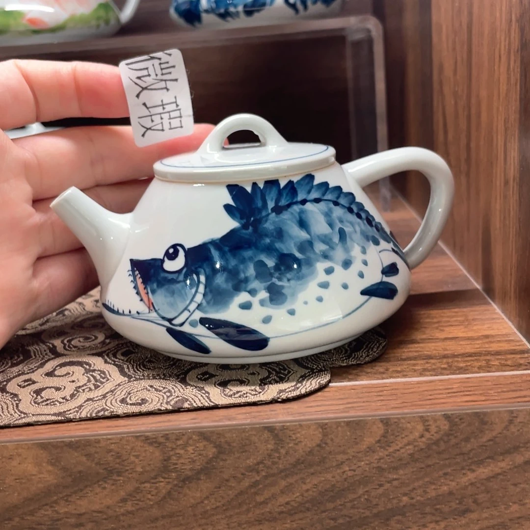 釉下手绘茶具微瑕