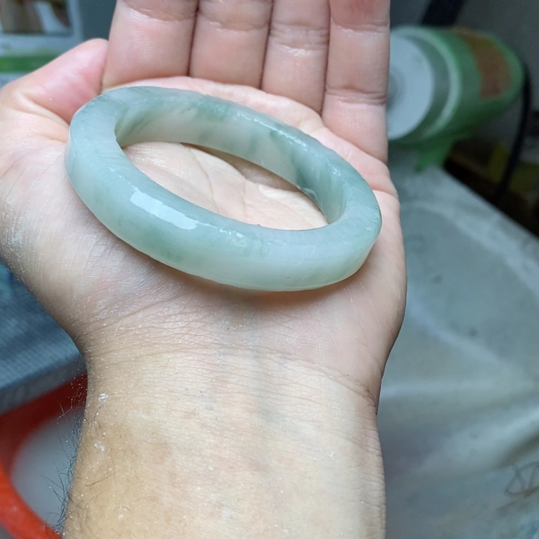 木***哩石英质玉手镯未镶嵌定制