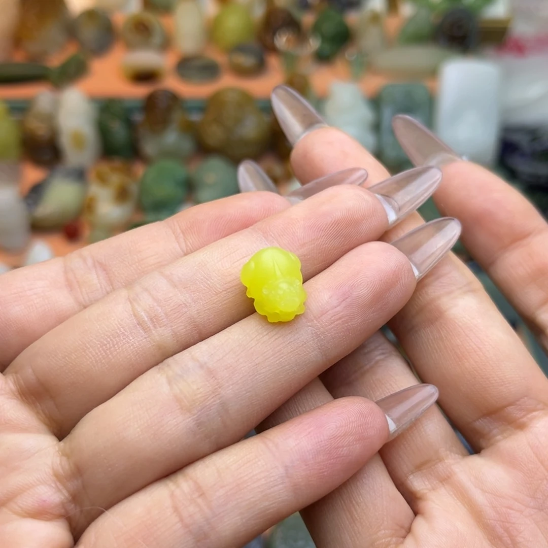 蛇纹石玉颈饰未镶嵌冰*