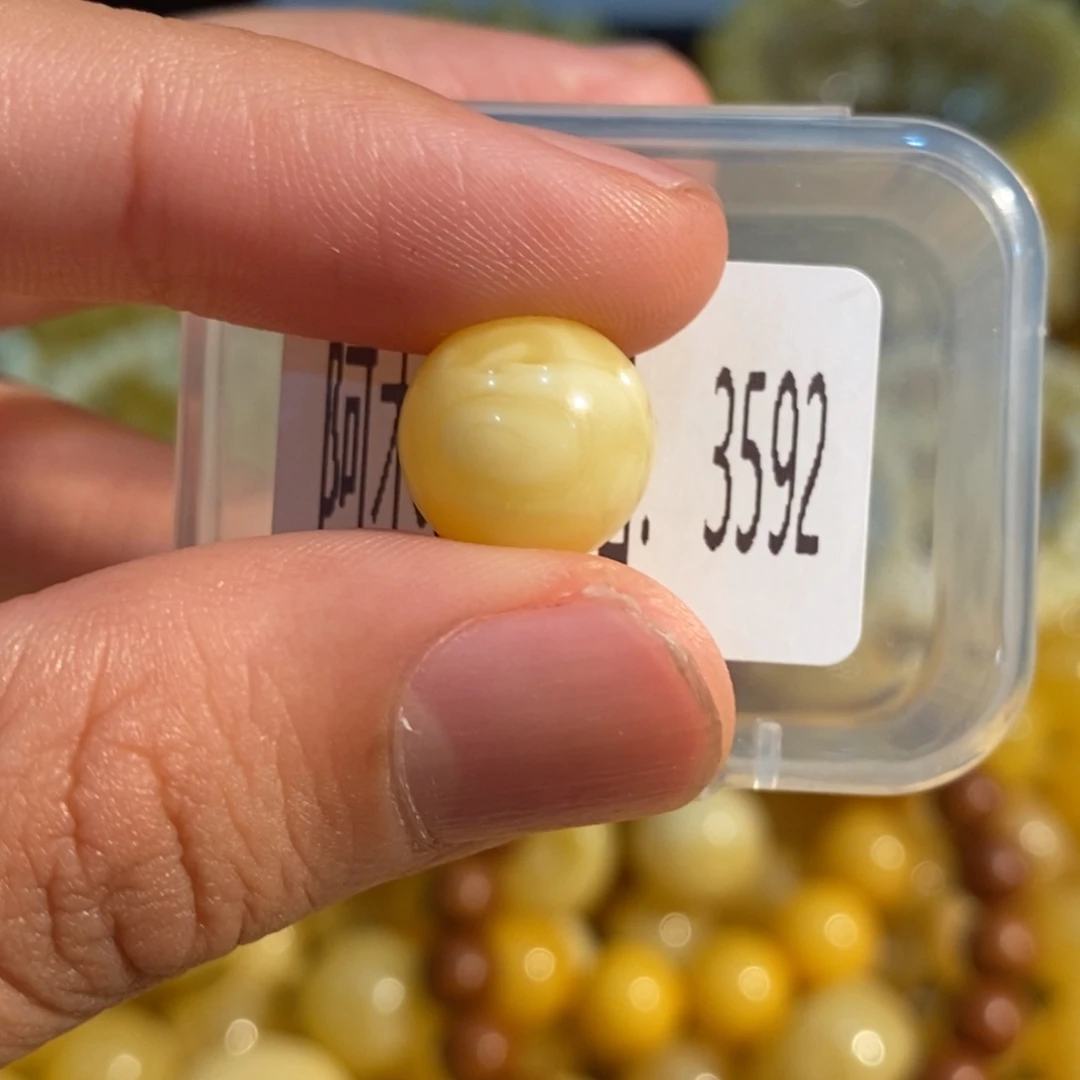 琥珀未镶嵌珠宝奇石3592