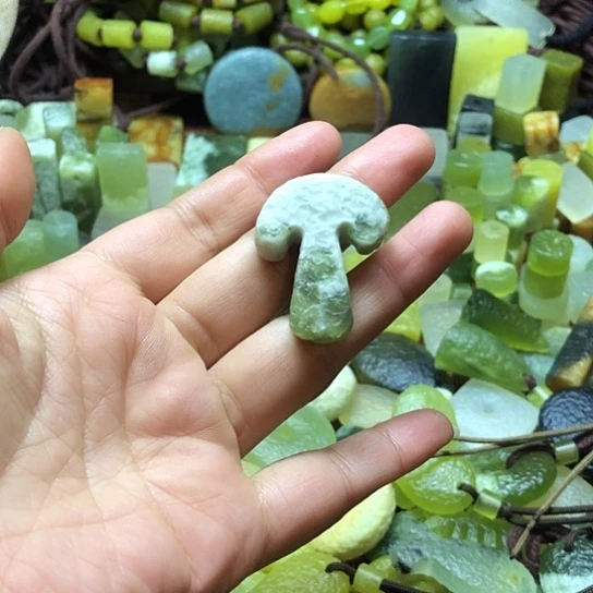 未镶嵌岫玉吊坠岫