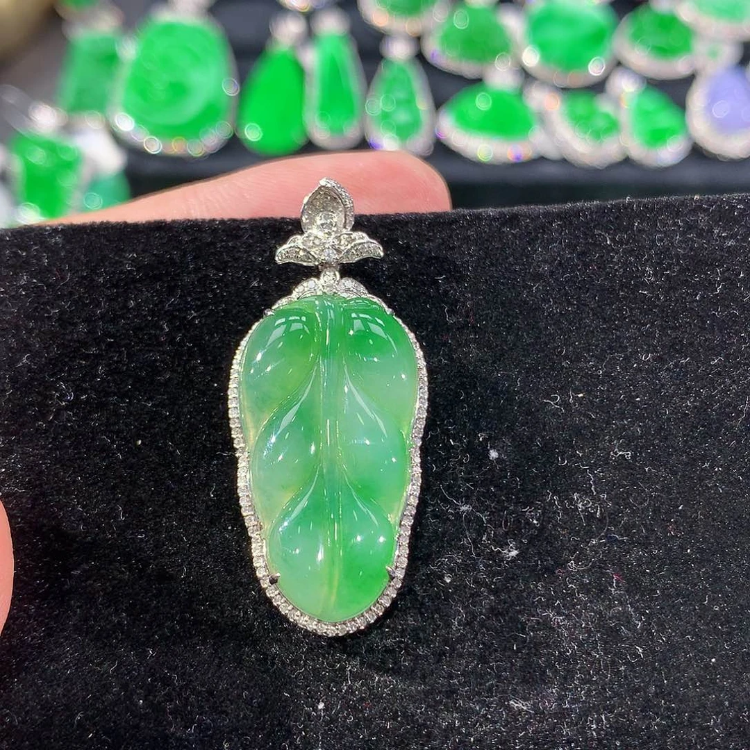 翡翠18K金镶嵌颈饰