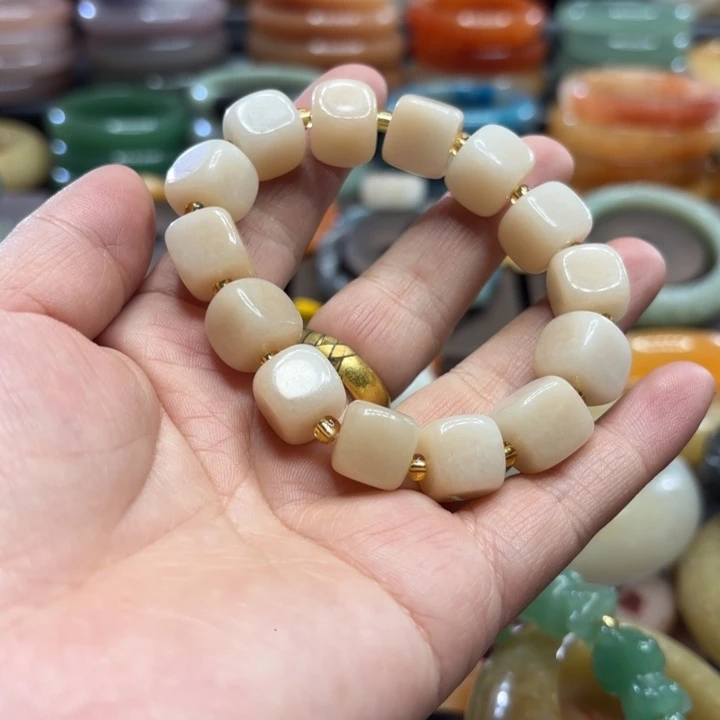 菲***石英质玉未镶嵌手镯