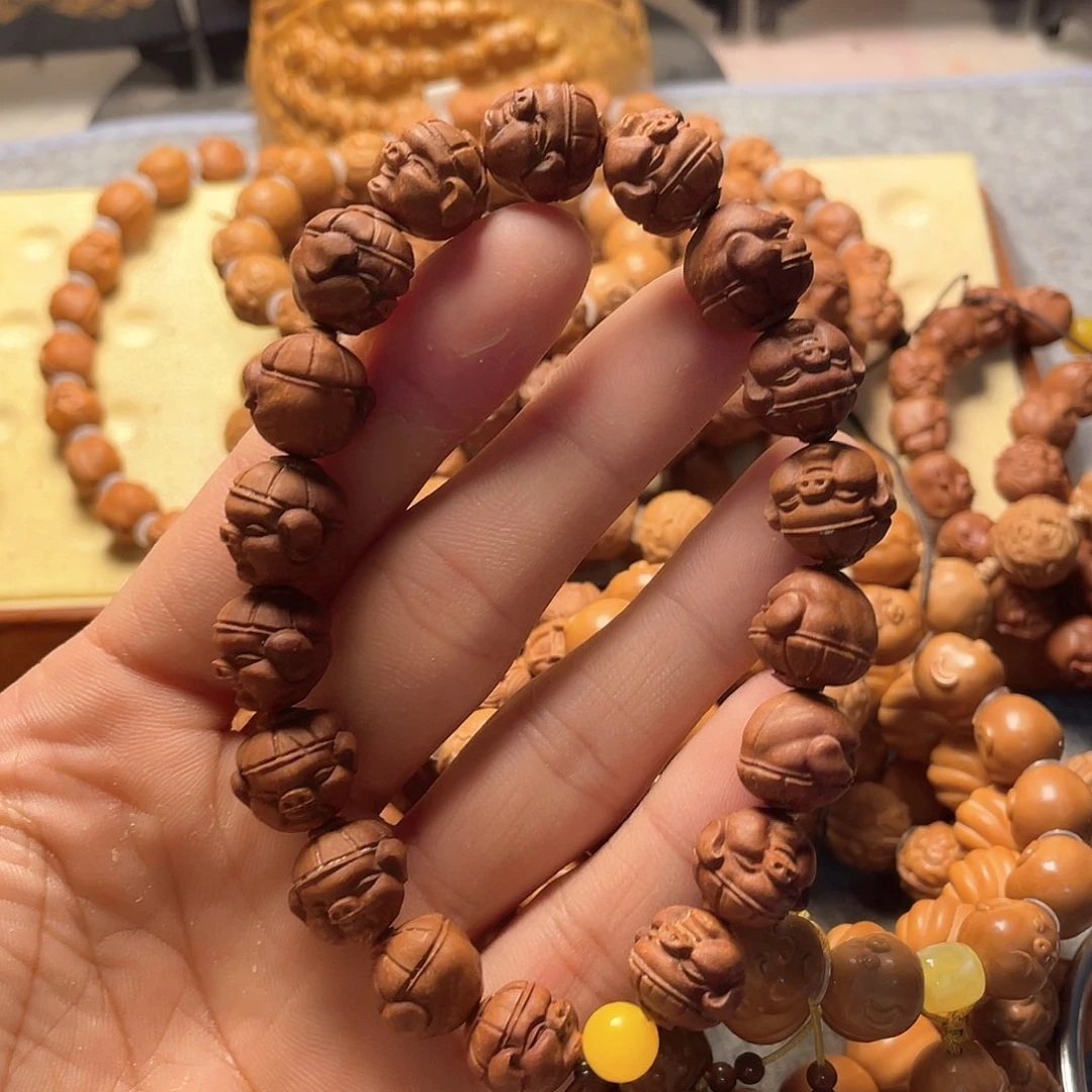 龙纹桃核雕刻福猪（非全品）