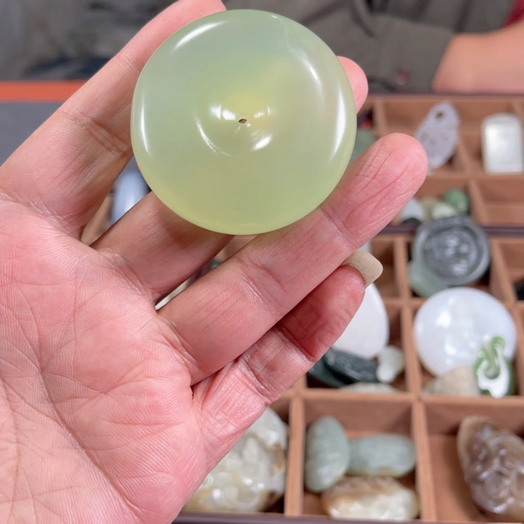 公***羽和田玉未镶嵌颈饰