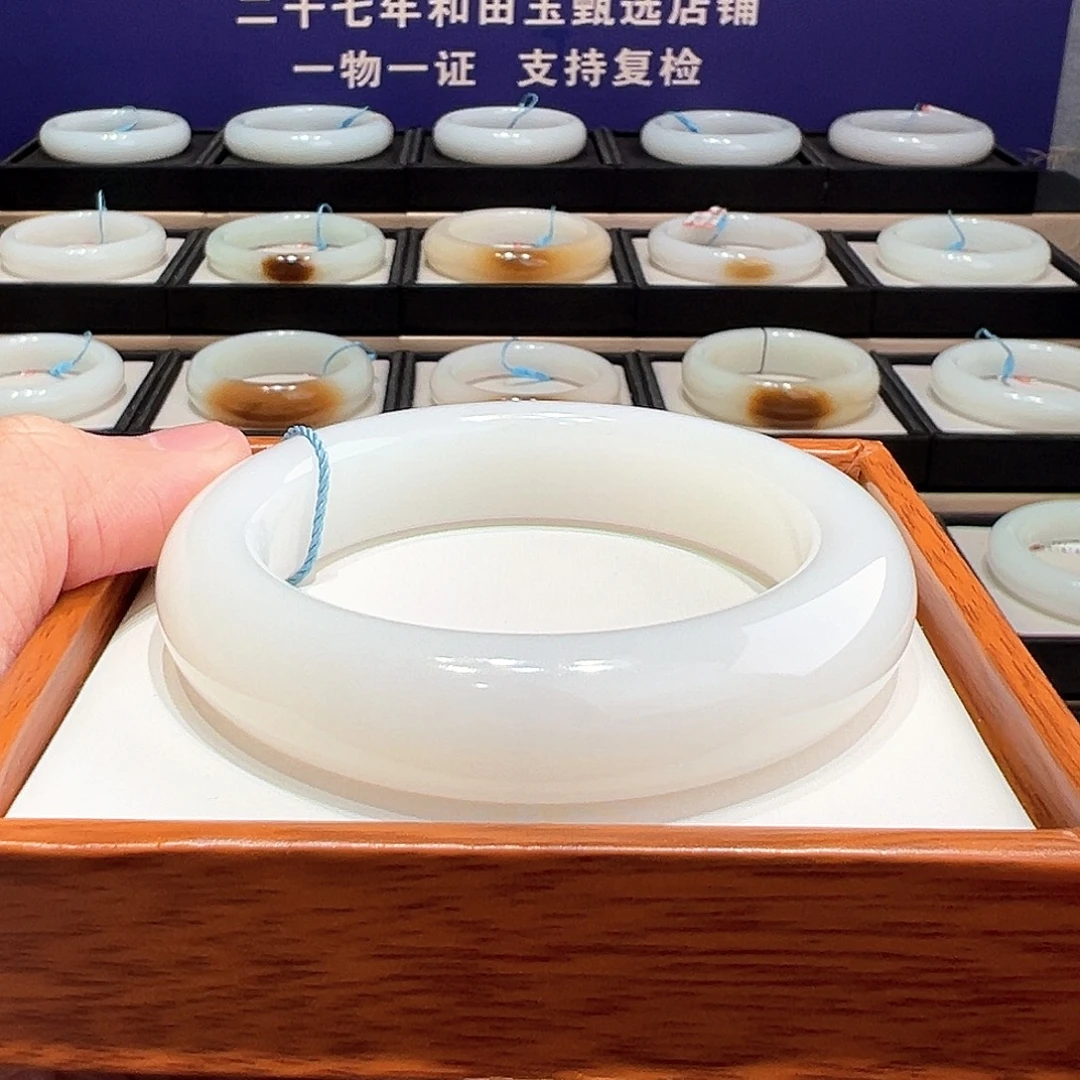 和田玉未镶嵌手镯