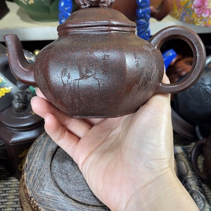 茶壶紫泥矿泥料手工制作的一把紫砂壶。