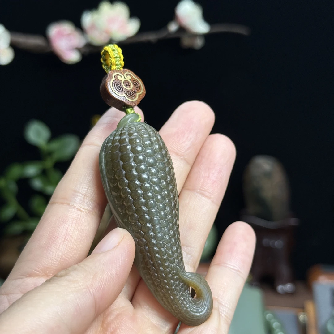 析木绿掌心玉米手把件