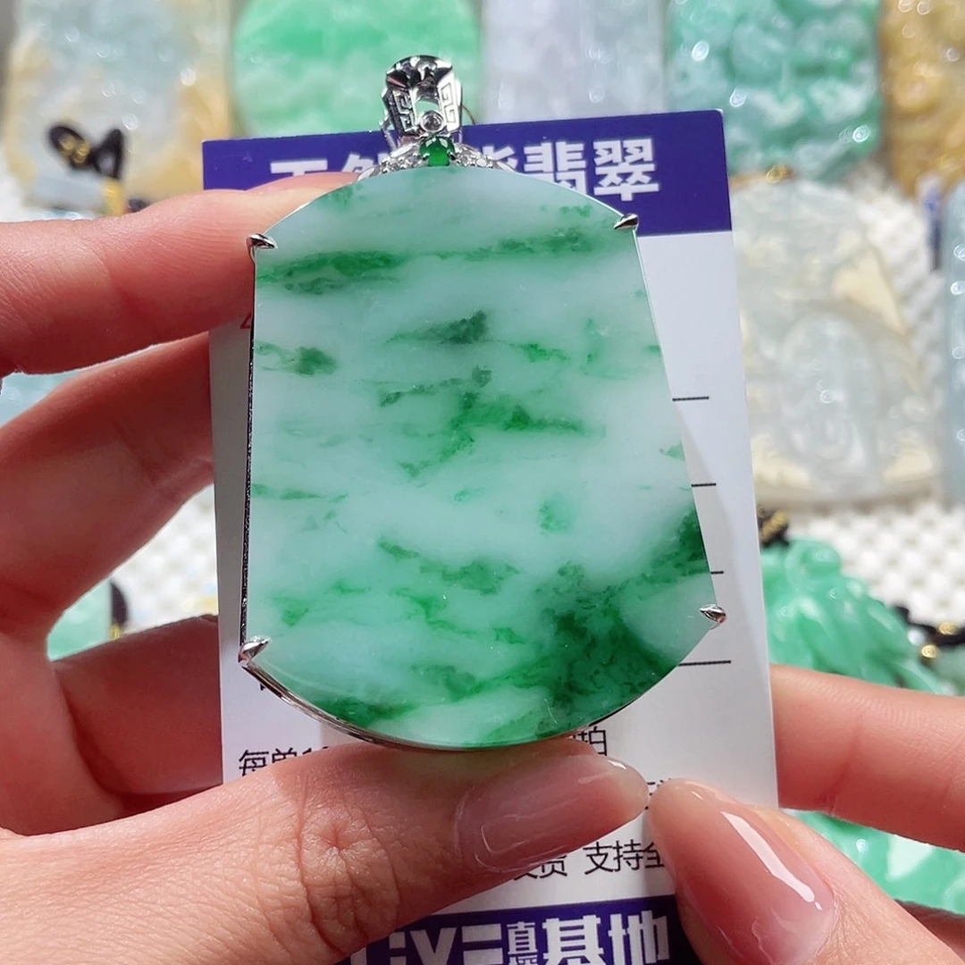 颈饰18K金镶嵌翡翠翡翠