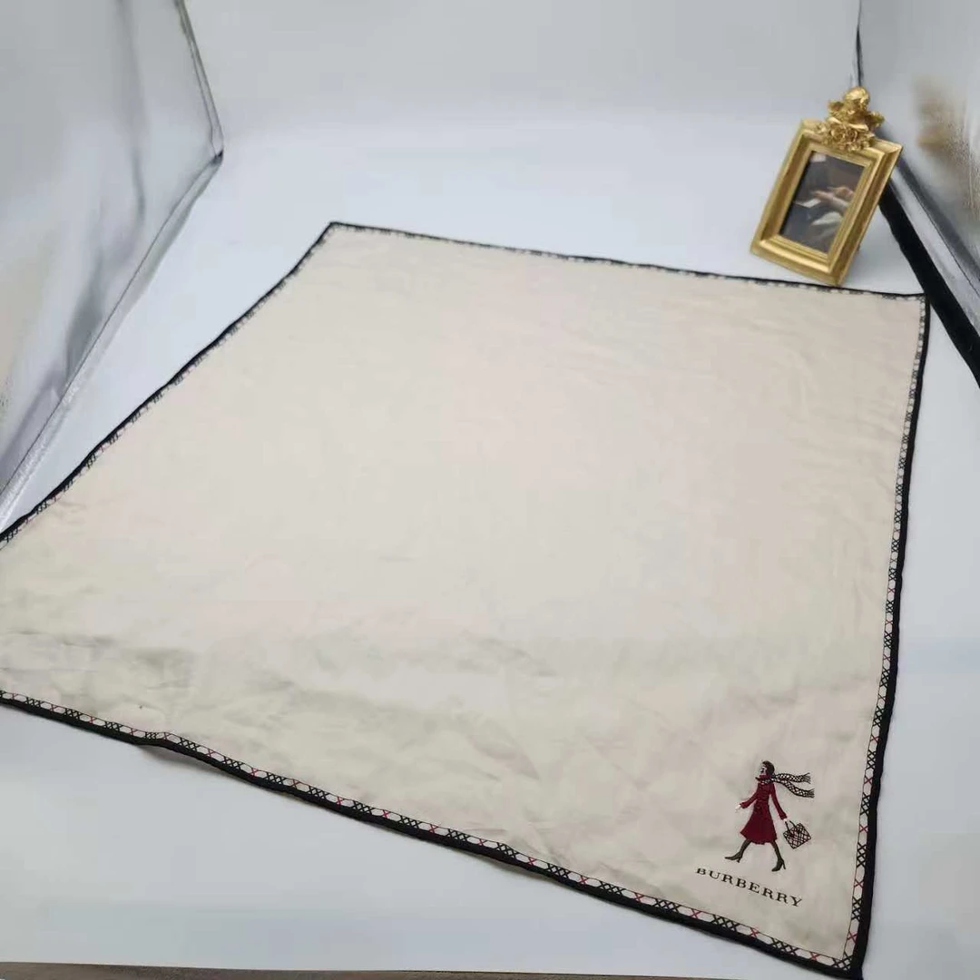 95新 BURBERRY/博柏利 海囤/巴宝莉/丝巾/yy10233