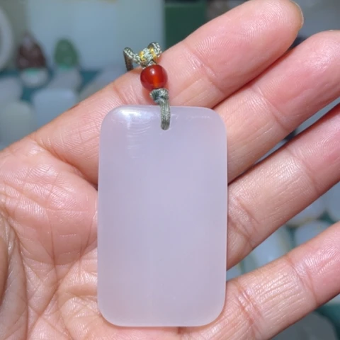 颈饰未镶嵌石英质玉