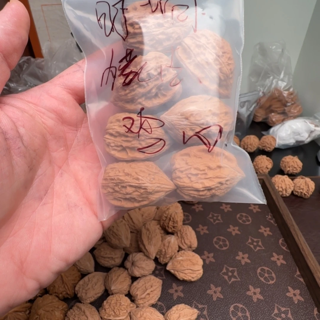 詩***➹文玩核桃吊坠鸡心野生