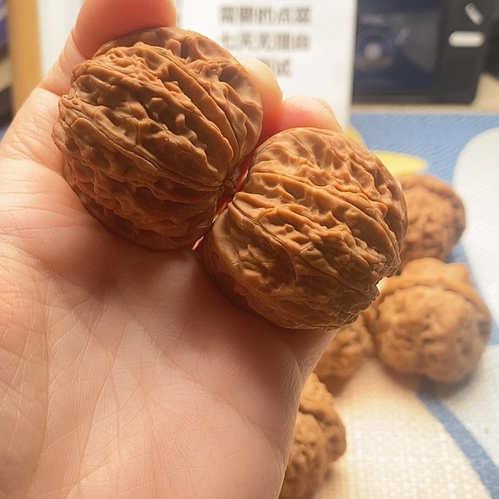 庆***把件文玩核桃磨盘的结构简单粗暴简单