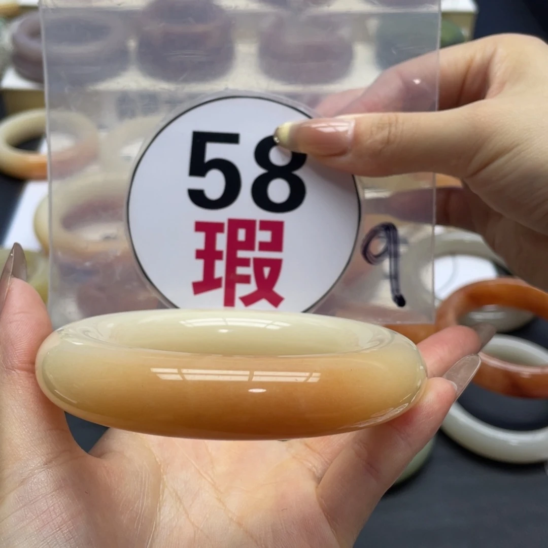 未镶嵌手镯石英质玉