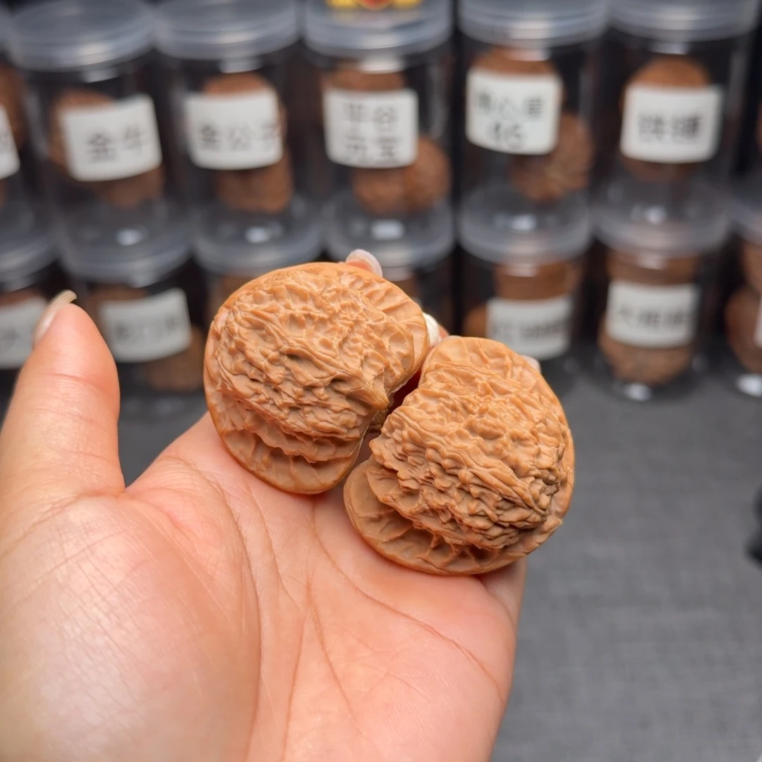 语***️文玩核桃把件三角白