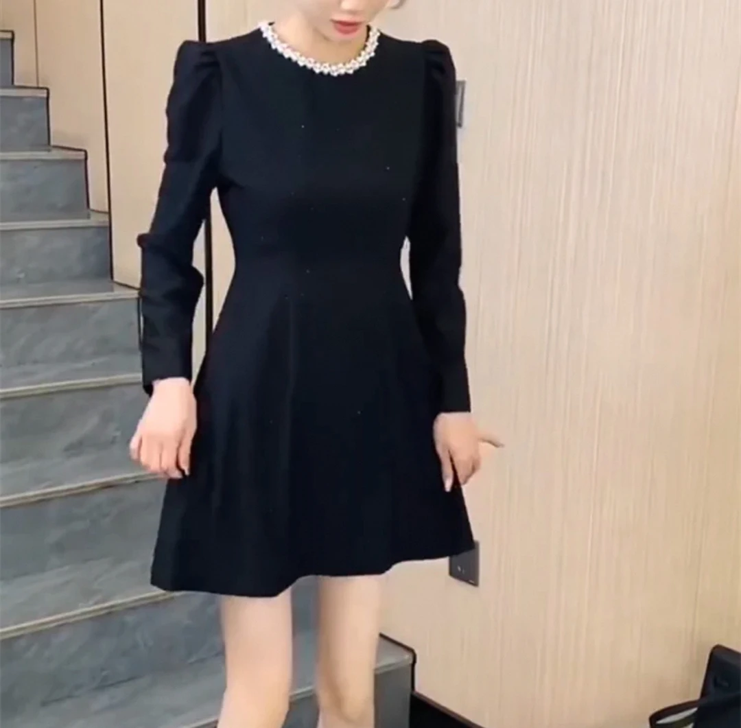 法式珍珠领赫本风连衣裙女秋季气质小黑裙生日高级感小个子礼服裙