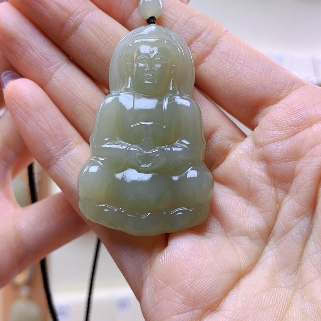 和田玉吊坠(赠链)未镶嵌人****。