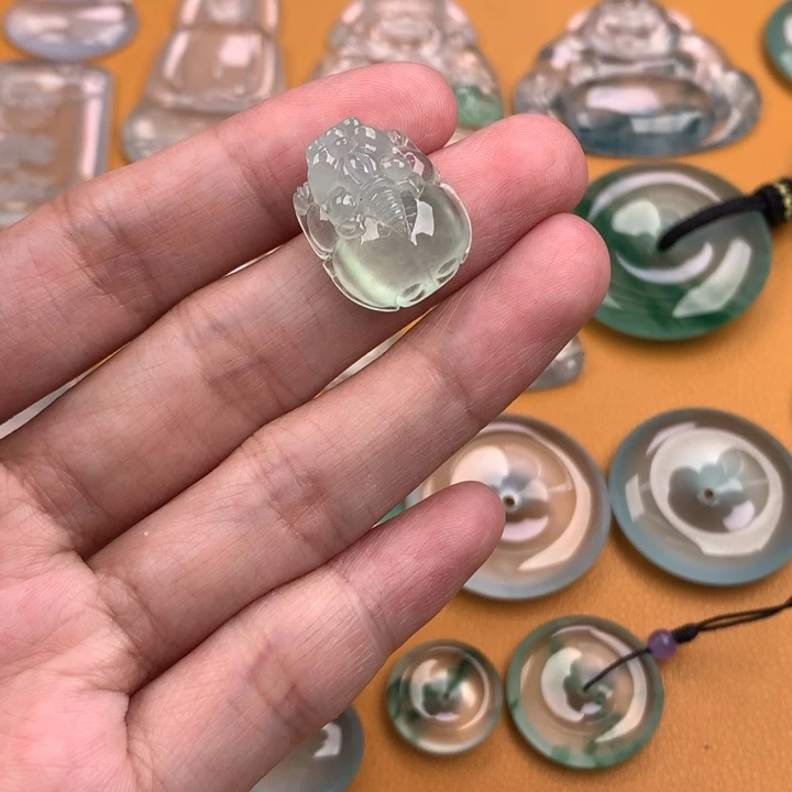 颈饰未镶嵌翡翠….