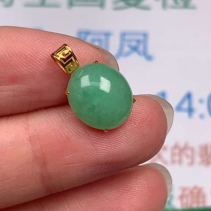 仪***感翡翠未镶嵌颈饰翡翠