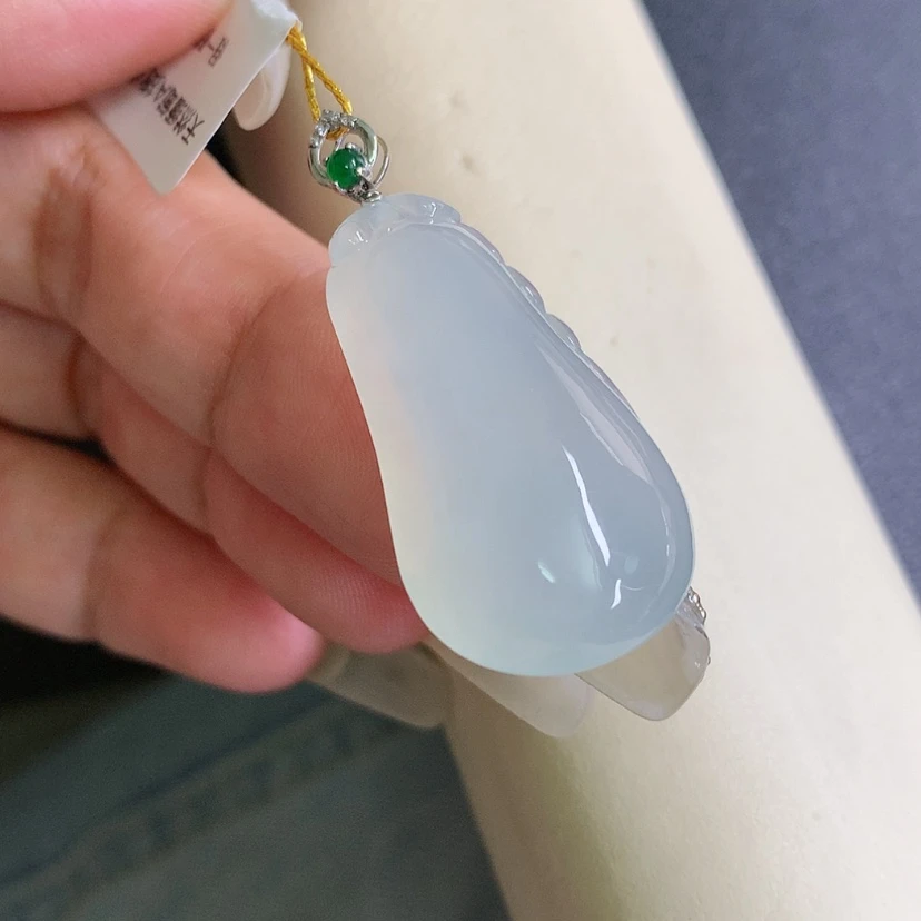 【闪购商品】翡翠颈饰18K金镶嵌福瓜