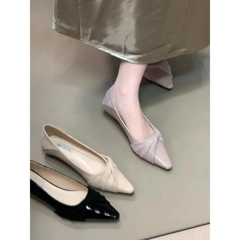 2025年新款法式设计感气质尖头浅口单鞋女温柔拼接配裙子通勤瓢鞋