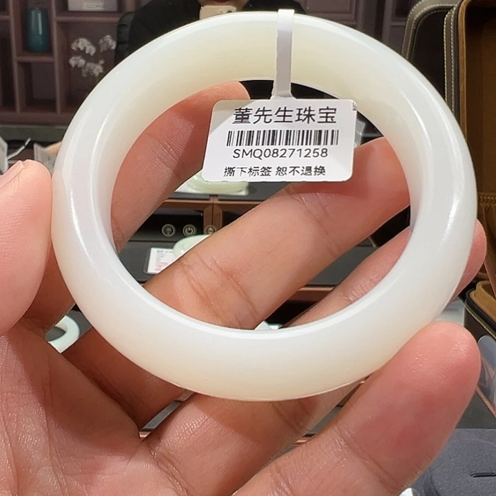 小***霞和田玉（白玉）未镶嵌手镯