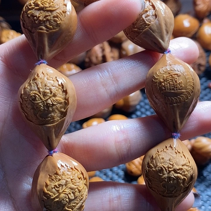 吊坠橄榄核油*哥包衣关公