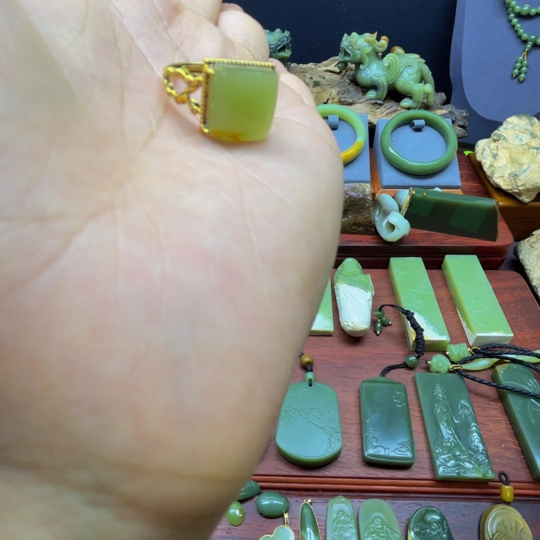 银S800镀金镶嵌戒指岫岩河磨玉（透闪石质玉）