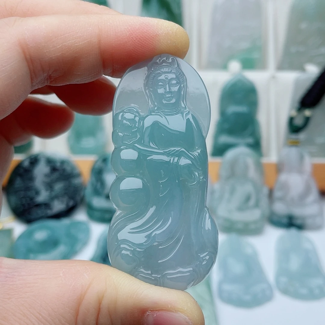 翡翠未镶嵌颈饰站观音