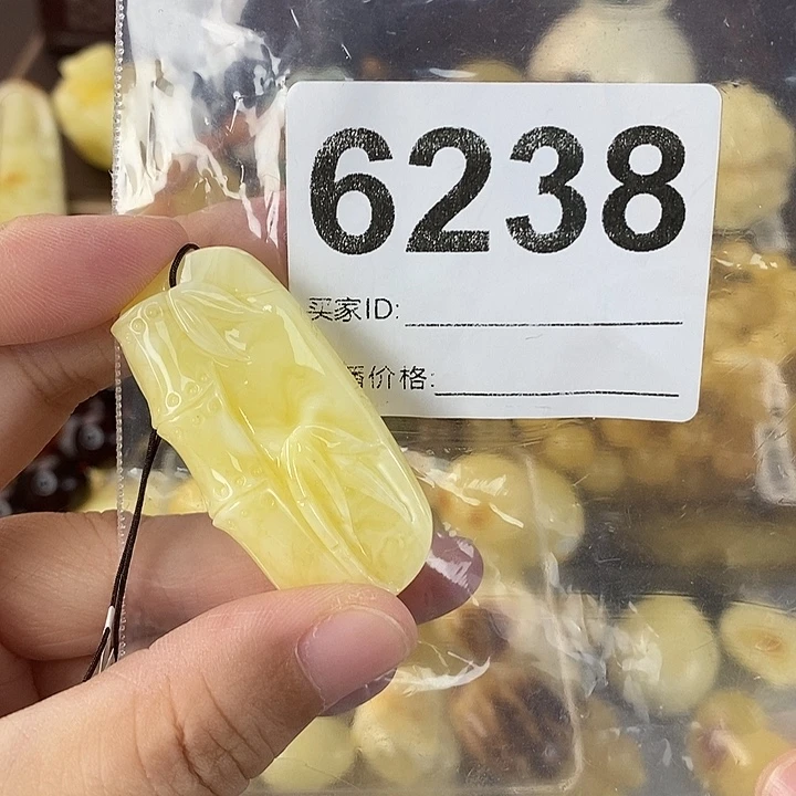 蜜蜡未镶嵌珠宝奇石