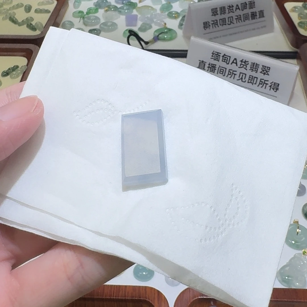 翡翠未镶嵌颈饰无事牌