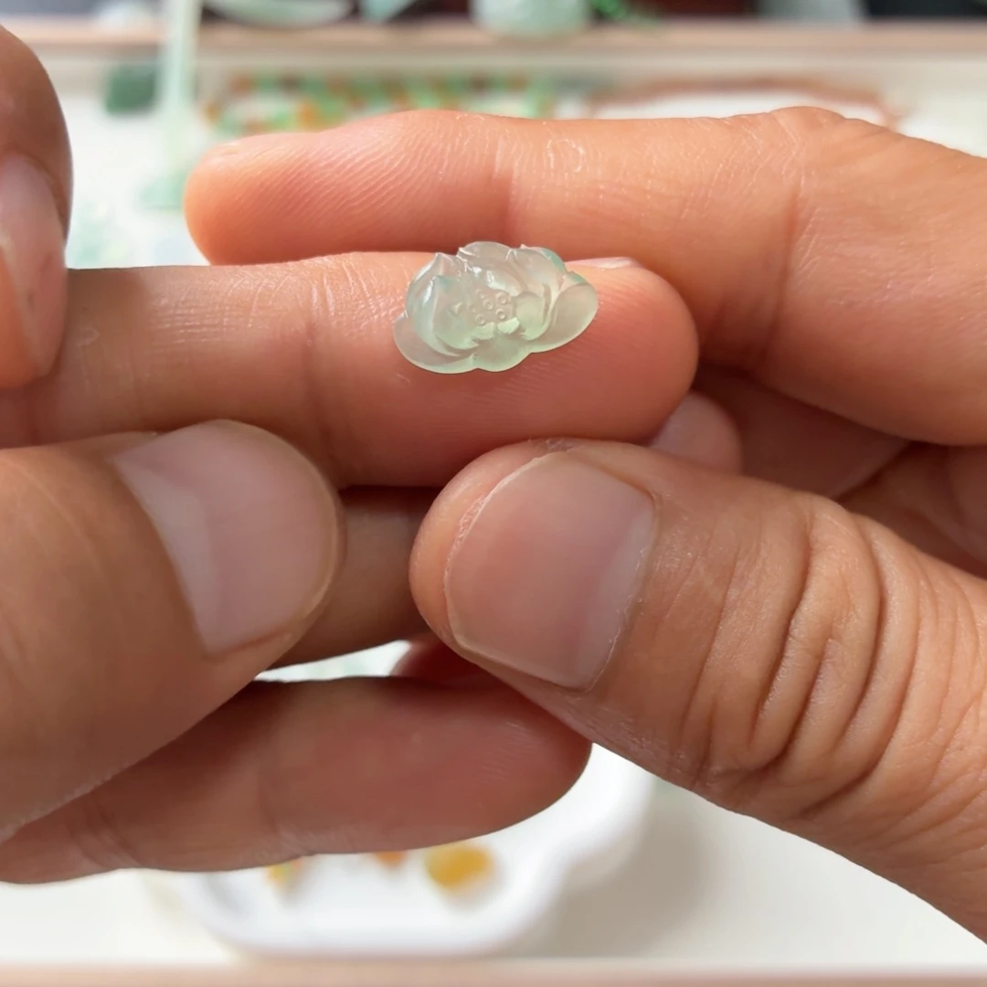 未镶嵌定制翡翠莲花