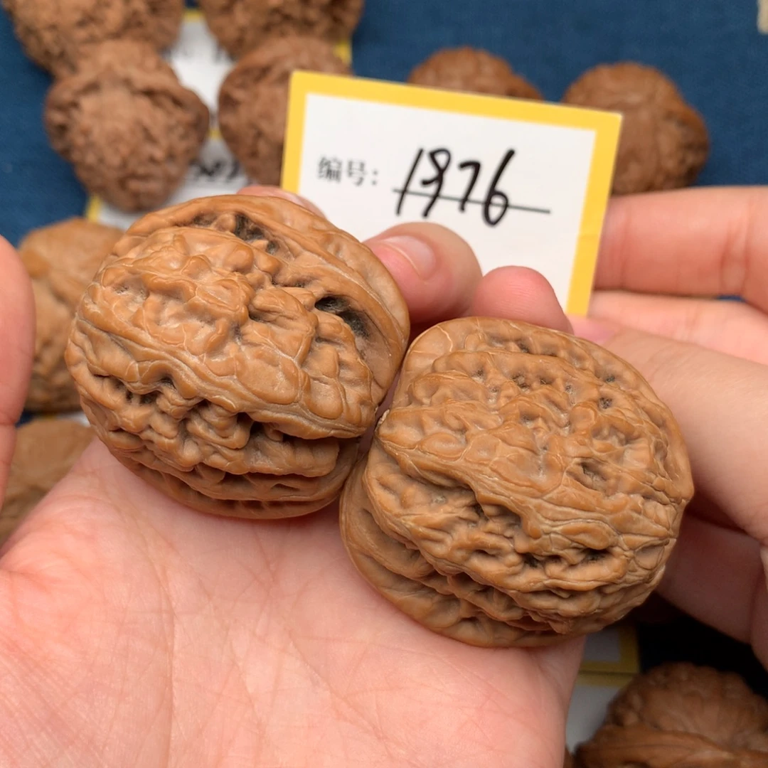 文玩核桃把件44红锦鲤 1976