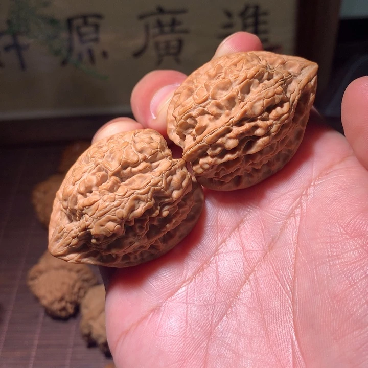 大叶紫檀（黑酸枝木类）坐嗯全品37麻核桃