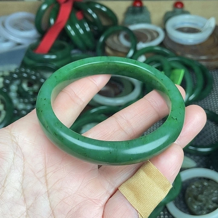 和田玉（碧玉）未镶嵌手镯