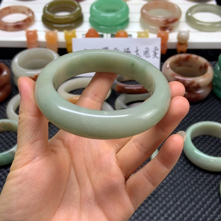 石英质玉未镶嵌手镯