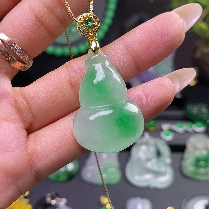 翡翠未镶嵌吊坠(赠链)