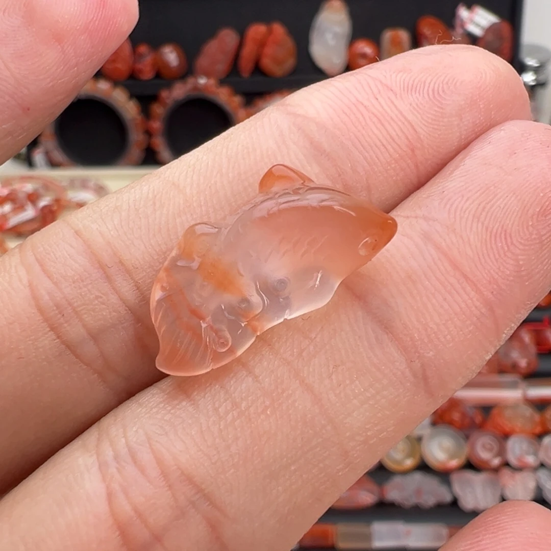 南红玛瑙未镶嵌颈饰锦鲤