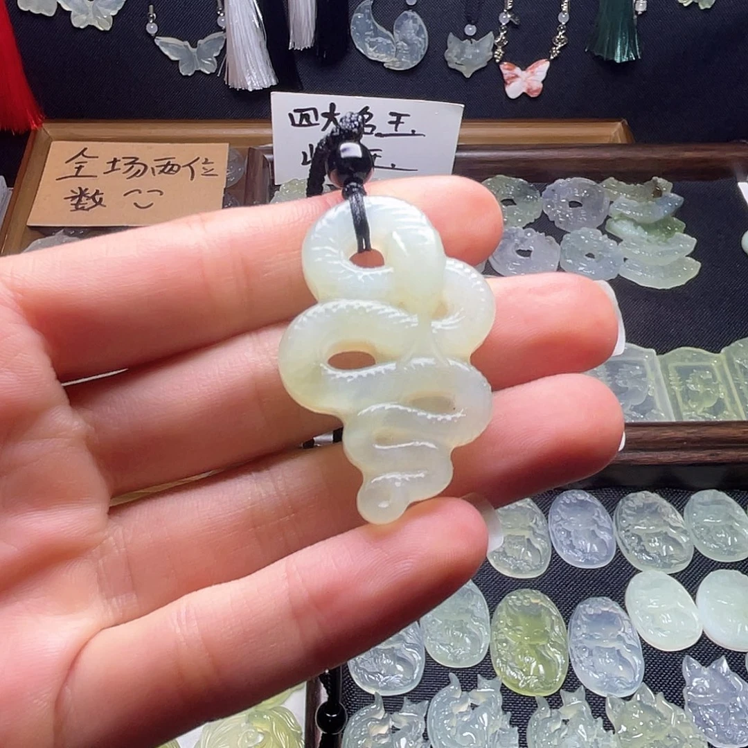 岫玉未镶嵌岫玉大玉蛇吊坠