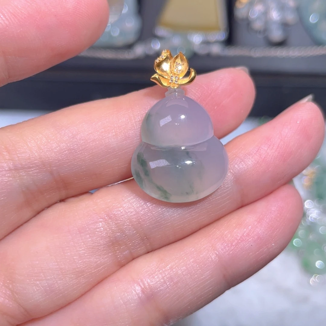 翡翠18K金镶嵌颈饰翡翠