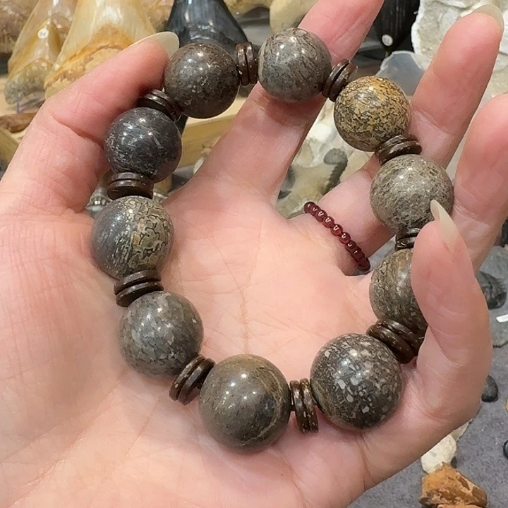 飞***哥大叶紫檀（黑酸枝木类）