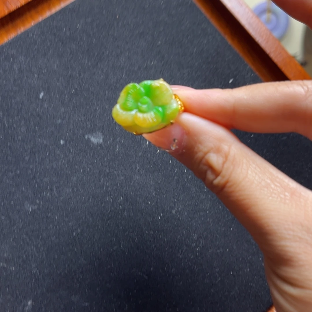 平***淡颈饰未镶嵌翡翠冰