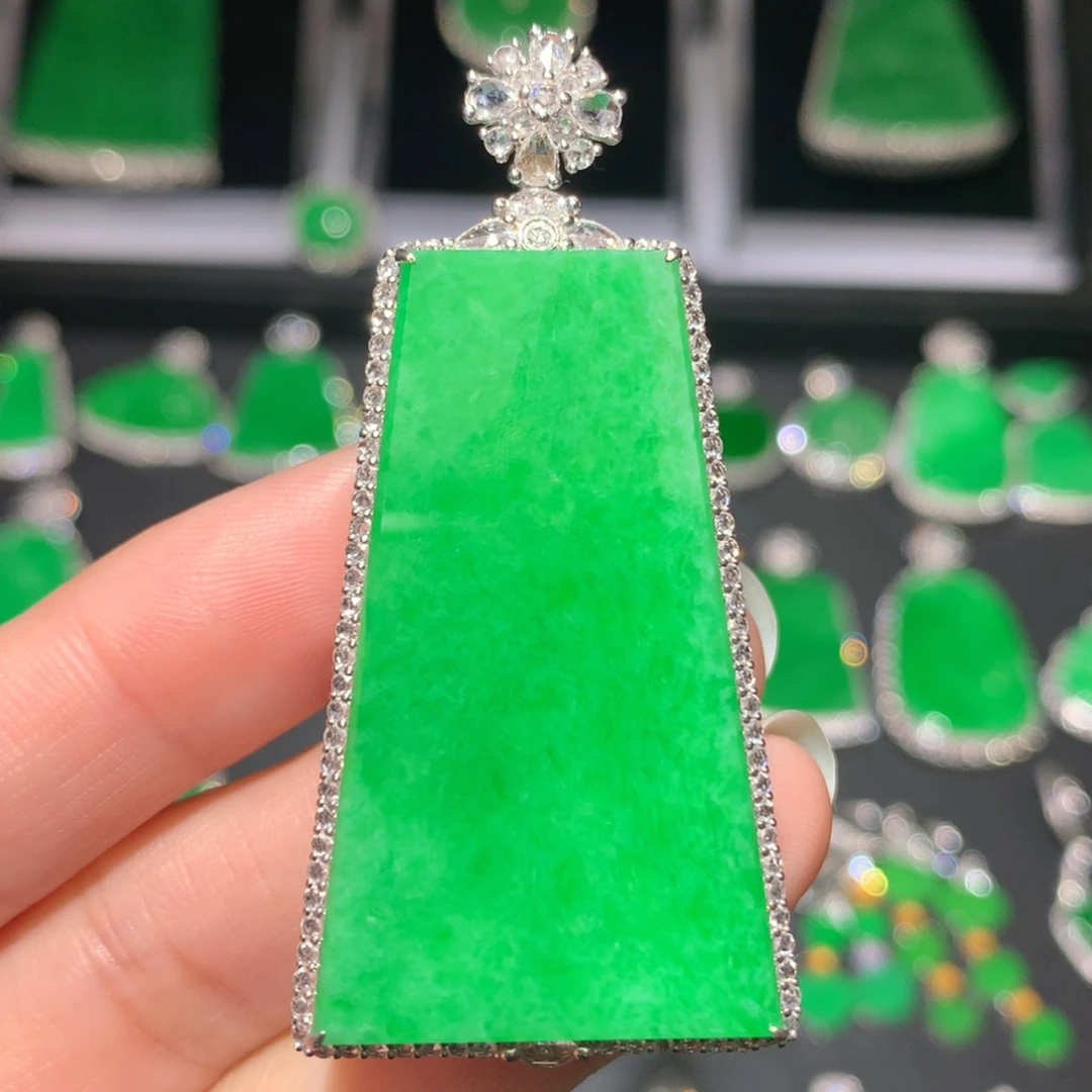 翡翠颈饰18K金镶嵌翡翠