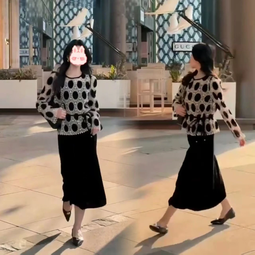 2026欧洲站时尚网红爆款设计感波点长袖镂空衫上衣丝绒裙两件套