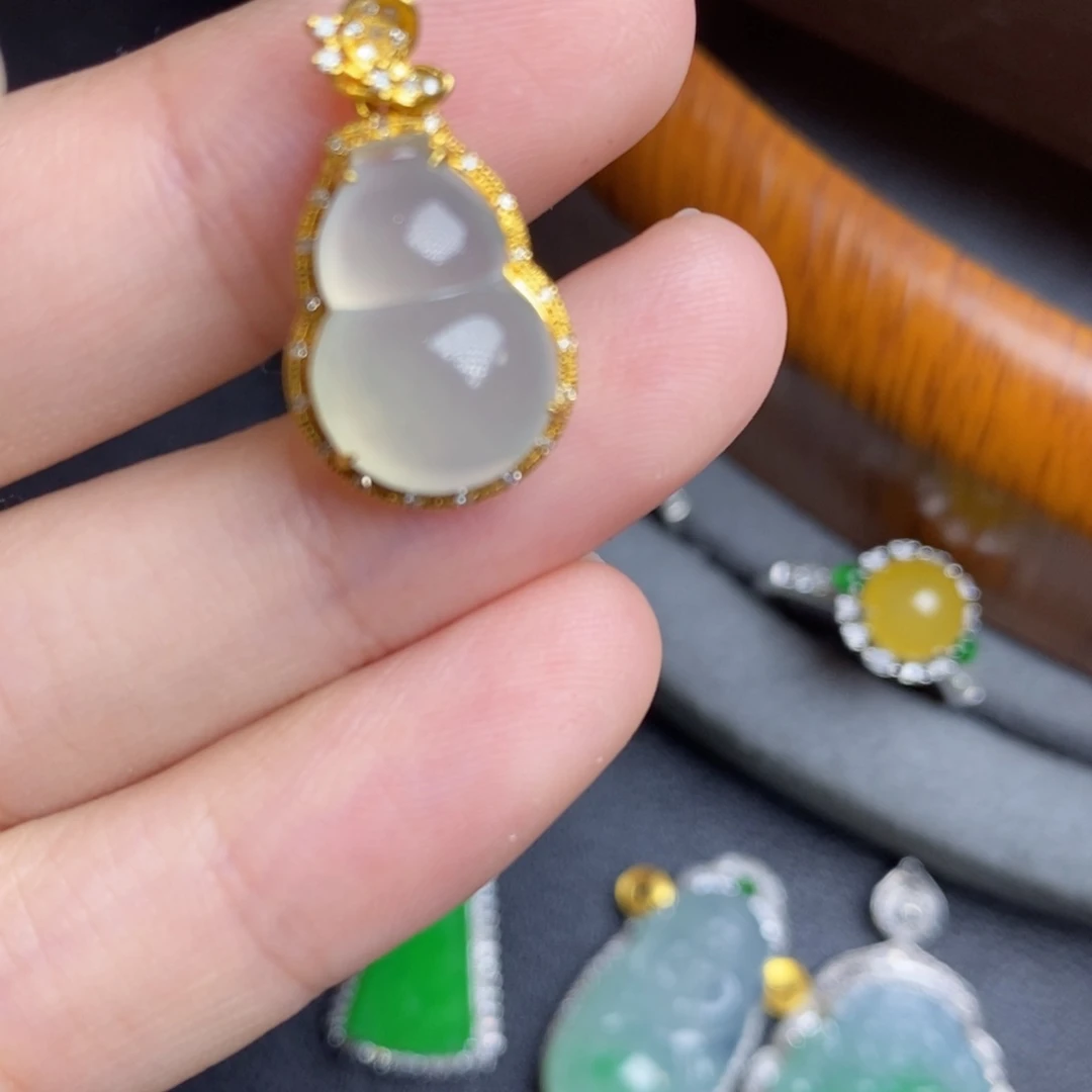 翡翠颈饰18K金镶嵌18Ｋ金葫芦吊坠