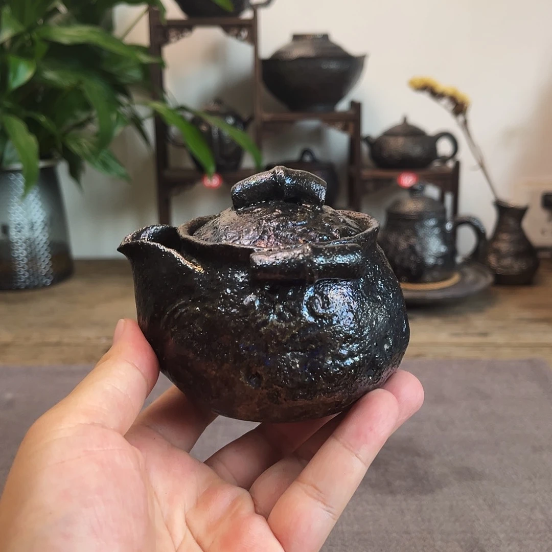 云***住荥经黑砂馒头窑壶