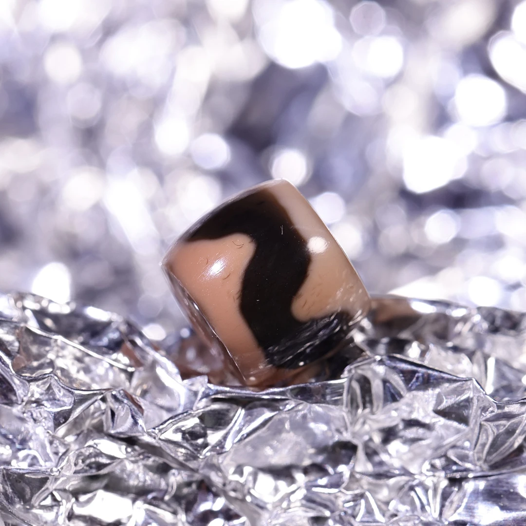 精工珠改橘糯虎牙直切文玩配饰 尺寸：9x8